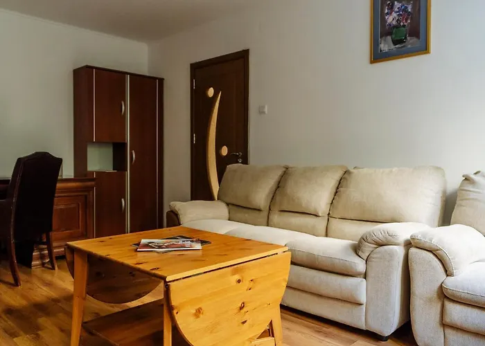 Old Town Historic Apartment With Backyard Mini Park