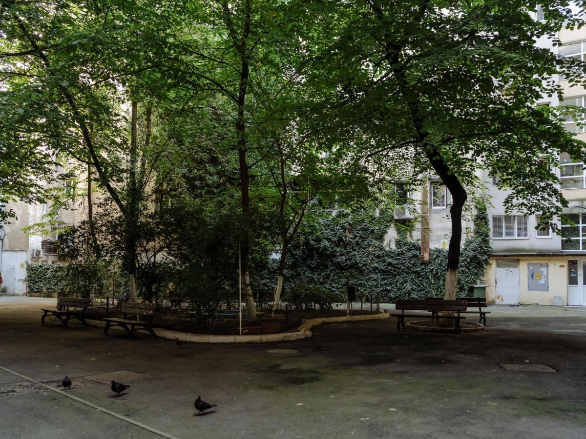 Old Town Historic With Backyard Mini Park Appartement Bucarest