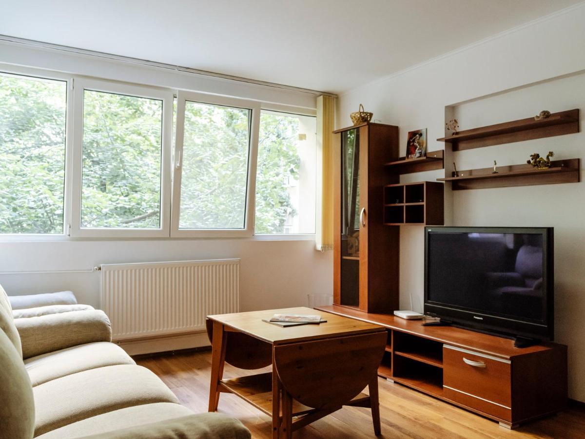 Old Town Historic With Backyard Mini Park Appartement Bucarest
