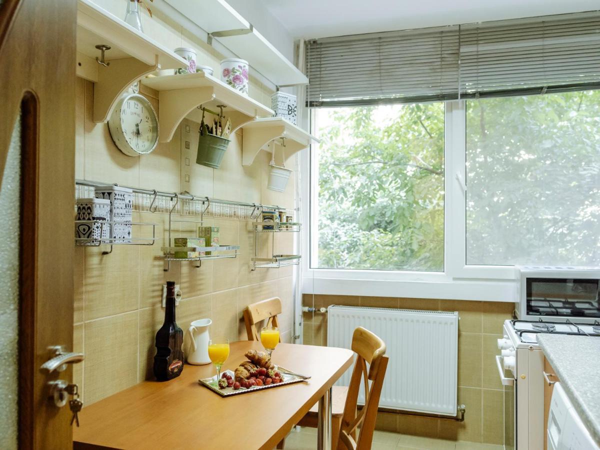 Old Town Historic With Backyard Mini Park Appartement Bucarest