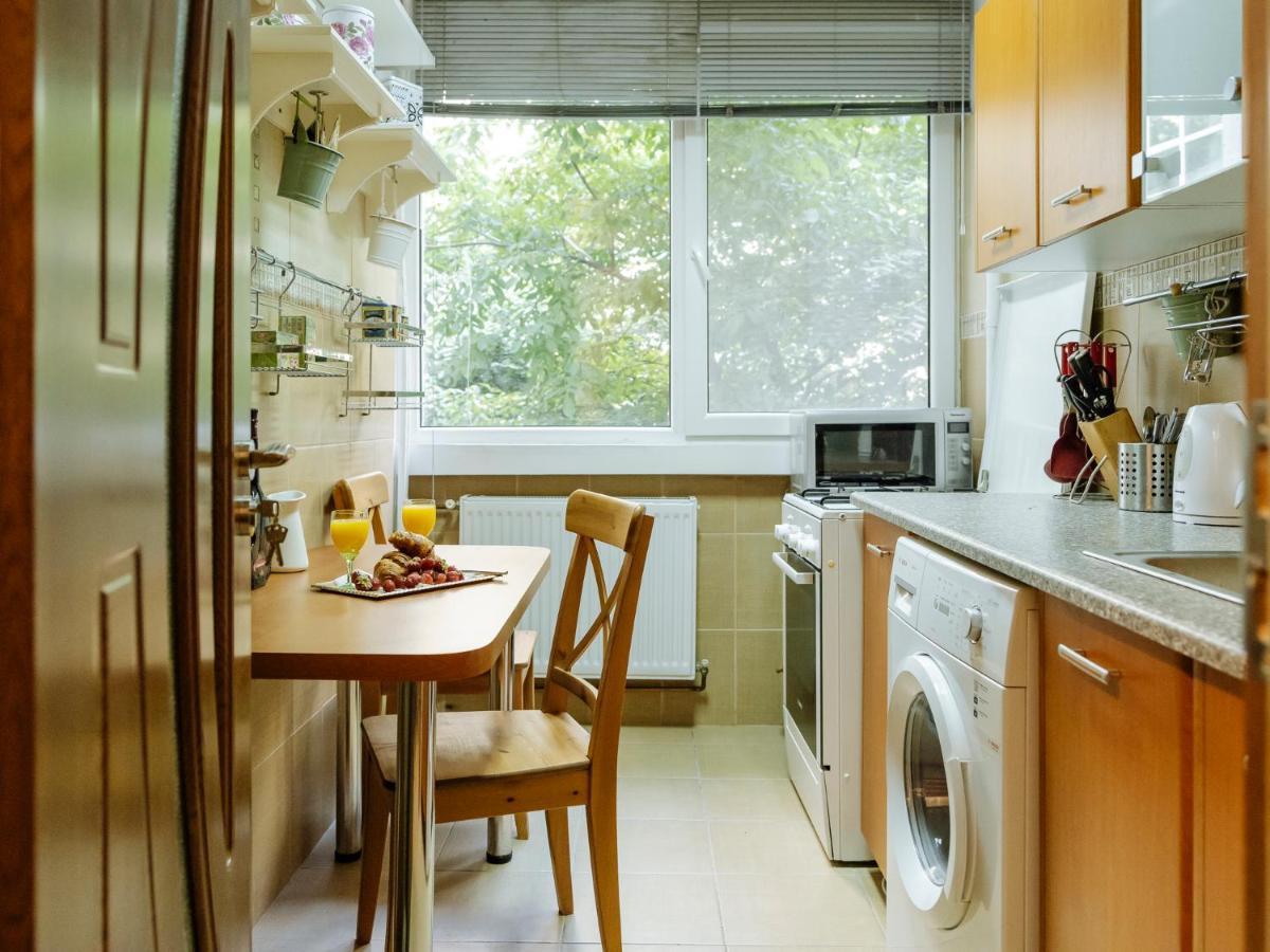 Old Town Historic With Backyard Mini Park Appartement Bucarest